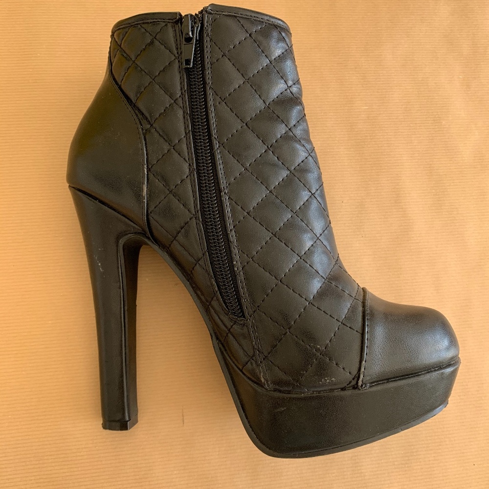 Steve Madden Black Quilted Leather Booties
